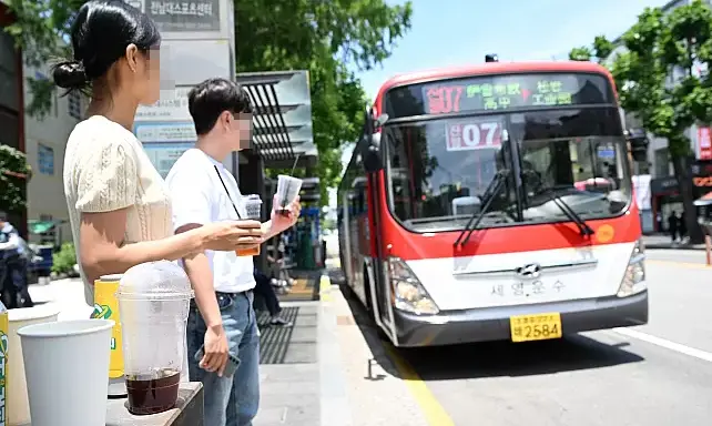 韓国のバスにテイクアウトコーヒーは持ち込める？地下鉄の飲食ルールも整理